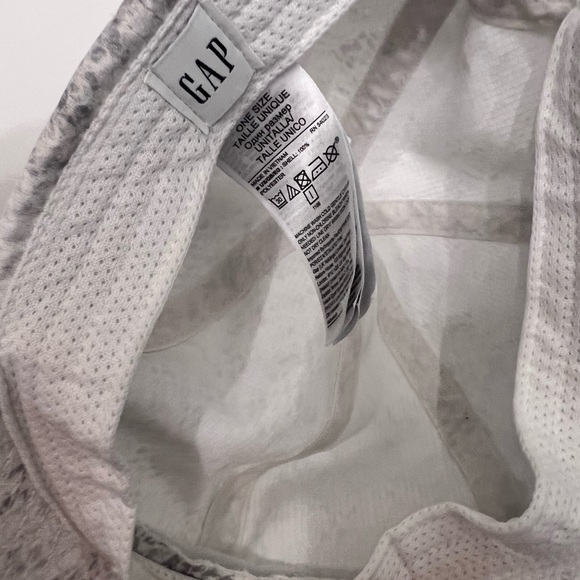 GAP Light Gray Textured Cap - Picture 5 of 6